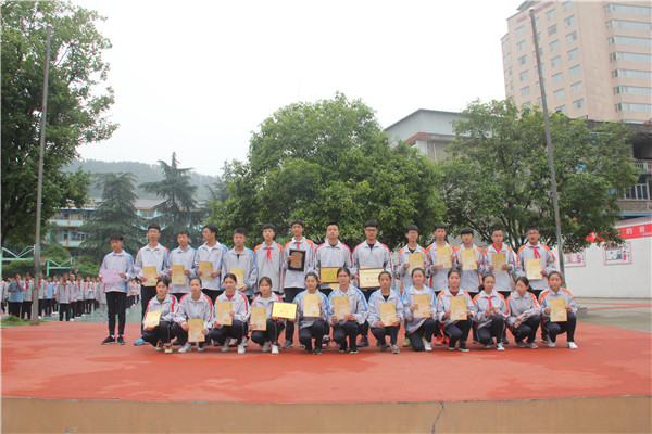 41599a2afb4d42bb8507b12b9c172741.jpg