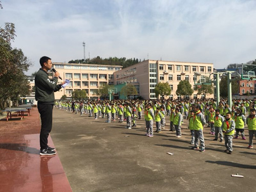 4d92786b04ea4747bdca1c628875df1c.jpg