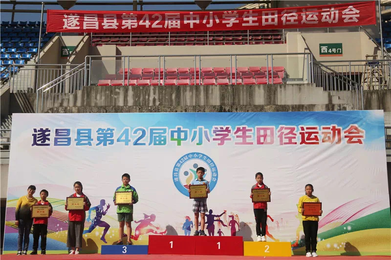 4f2e7f077c934b07b3283b4e95a889c0.jpg