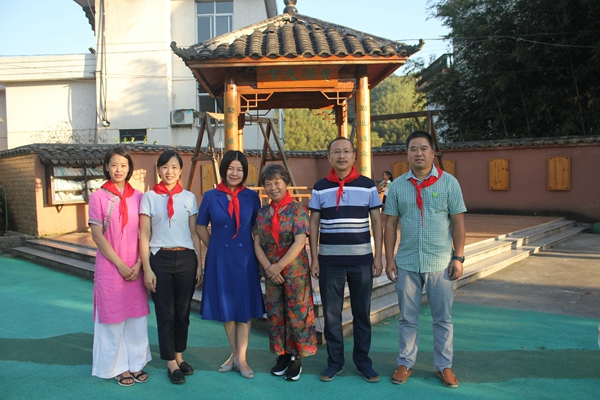 7edfe6fb79704a10bbd8c70998153d04.jpg