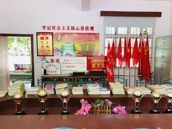 75e022bbbaa34b2e9dfff9780cd05012.jpg