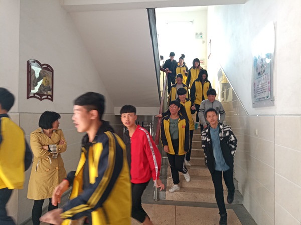 85ffe30fc8b5416aa7c22637e58a7b74.jpg