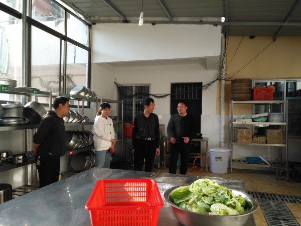 caf3d10ba2354cb8b3eaa72c5144e243.jpg