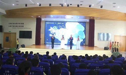 遂昌育才中学：十四而励，新篇不匿——遂昌育才中学八年级青春仪式暨离队入团典礼圆满举行